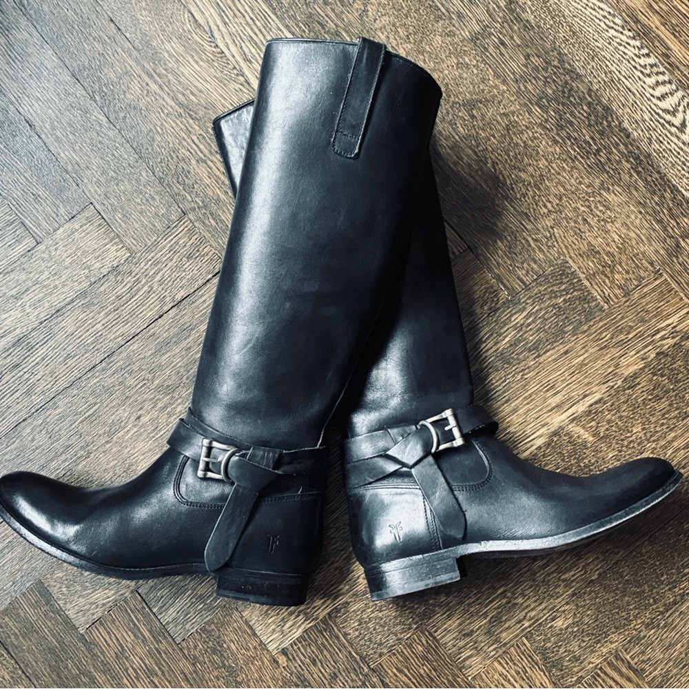 MINT Frye Melissa belted riding/moto boot